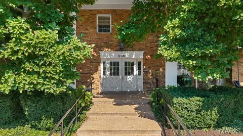 10381 Oxford Hill Dr #1, Saint Louis, MO 63146