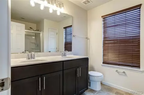 Bath - 456 Dusty Brook Dr, O'fallon, MO 63366 photo 2 of 6