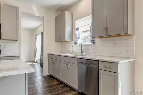 Kitchen - 456 Dusty Brook Dr, O'fallon, MO 63366 photo 3 of 4