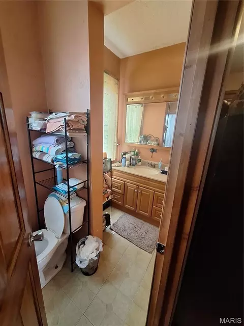 Bath - 711 W 9th St, Washington, MO 63090 photo 1 of 4