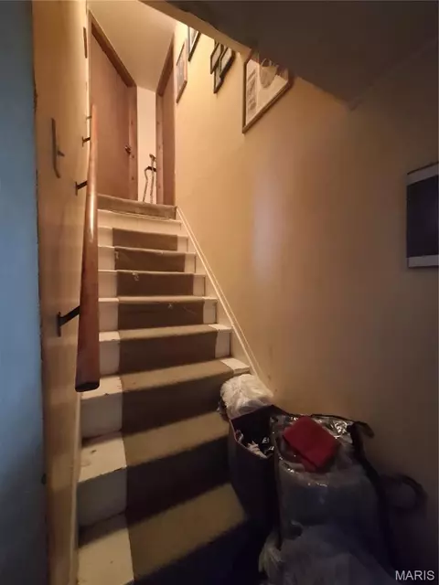 Entry Way - 711 W 9th St, Washington, MO 63090 photo 4 of 7