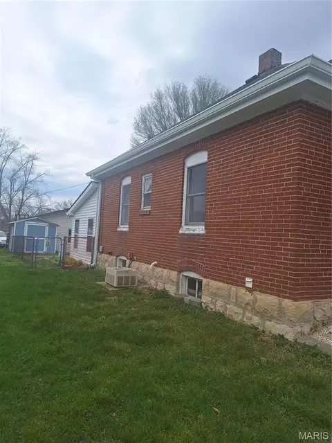 Exterior - 711 W 9th St, Washington, MO 63090 photo 4 of 7