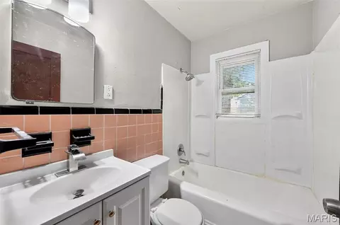 Bath - 309 Georgia Ave, Ferguson, MO 63135 photo 1 of 2