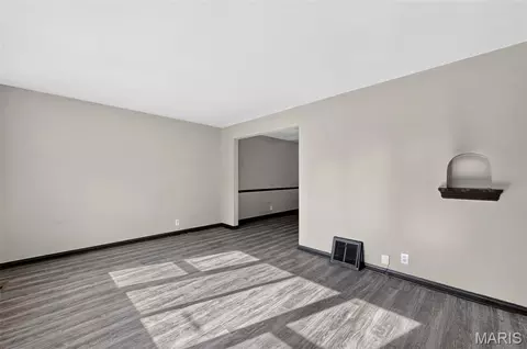 Living - 309 Georgia Ave, Ferguson, MO 63135 photo 2 of 3