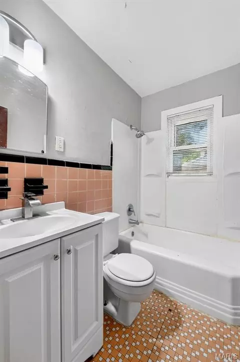 Bath - 309 Georgia Ave, Ferguson, MO 63135 photo 2 of 2