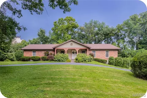 3641 Afshari Cir, Florissant, MO 63034