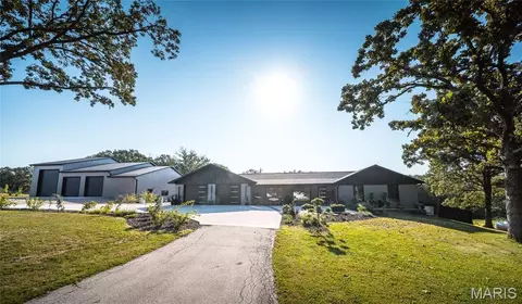 Exterior - 1724 Acid Mine Rd, Sullivan, MO 63080 photo 2 of 24
