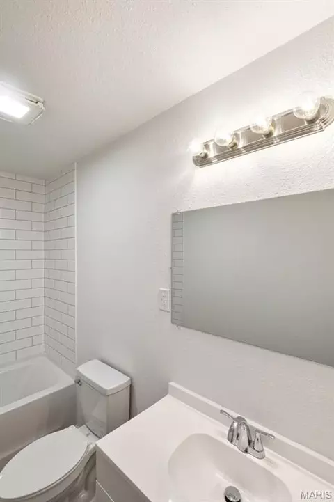 Bath - 545 Johnson St, Bourbon, MO 65441 photo 1 of 4
