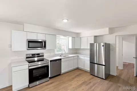 Kitchen - 545 Johnson St, Bourbon, MO 65441 photo 2 of 4