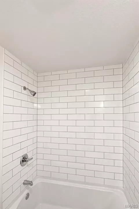 Bath - 545 Johnson St, Bourbon, MO 65441 photo 2 of 4