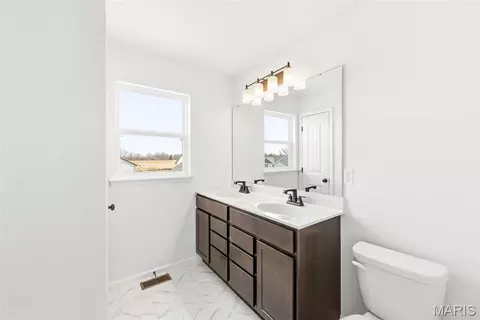 Bath - 1020 Samwise St, Wright City, MO 63390 photo 5 of 8
