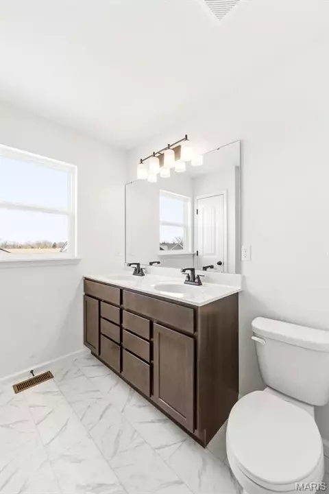 Bath - 1020 Samwise St, Wright City, MO 63390 photo 6 of 8