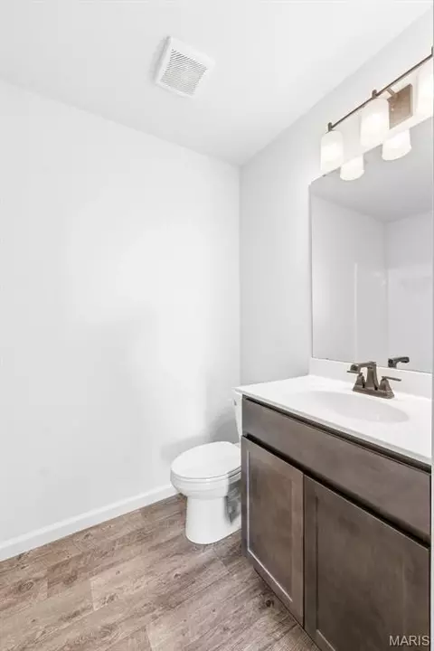 Bath - 1020 Samwise St, Wright City, MO 63390 photo 3 of 8