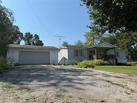 Exterior - 10 E 1st St, Gerald, MO 63037 photo 3 of 11