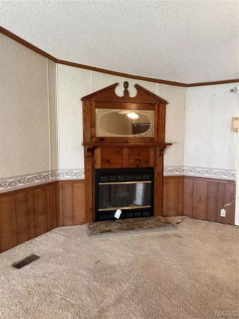 Living - 10 E 1st St, Gerald, MO 63037 photo 1 of 2