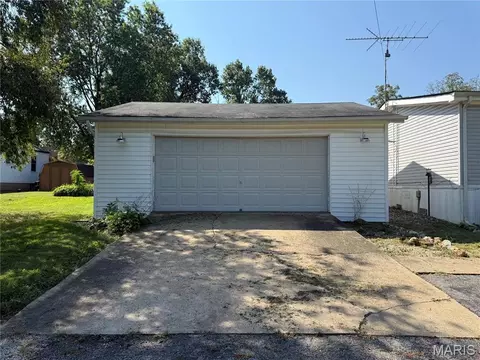 Exterior - 10 E 1st St, Gerald, MO 63037 photo 4 of 11
