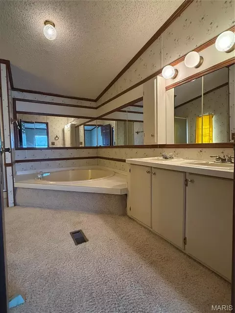 Bath - 10 E 1st St, Gerald, MO 63037 photo 1 of 7