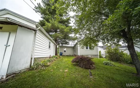 Exterior - 205 Maple St S, Dixon, MO 65459 photo 6 of 7