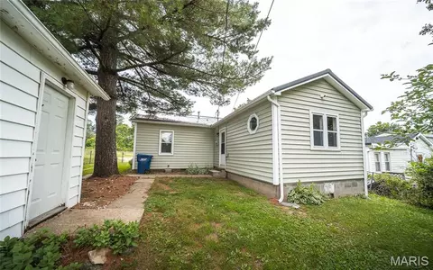 Exterior - 205 Maple St S, Dixon, MO 65459 photo 7 of 7
