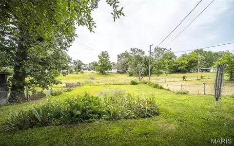 Exterior - 205 Maple St S, Dixon, MO 65459 photo 4 of 7