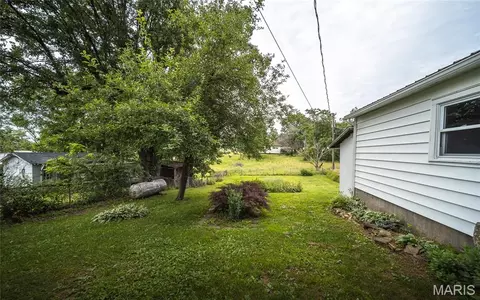 Exterior - 205 Maple St S, Dixon, MO 65459 photo 3 of 7
