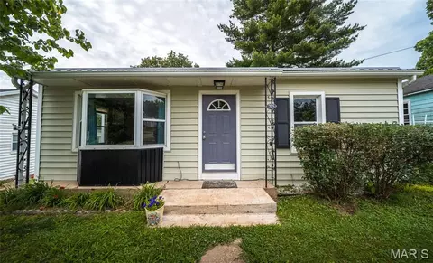 Exterior - 205 Maple St S, Dixon, MO 65459 photo 1 of 7