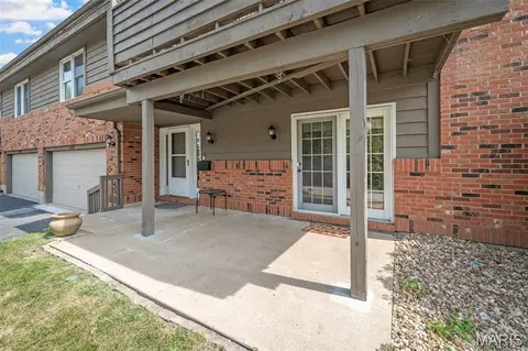 Exterior - 1121 Claytonbrook Ct, Ballwin, MO 63011 photo 4 of 6