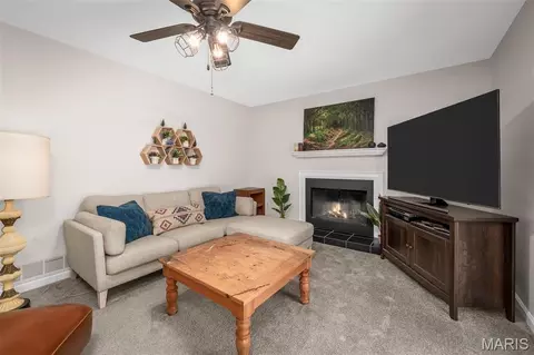 Living - 1121 Claytonbrook Ct, Ballwin, MO 63011 photo 2 of 2