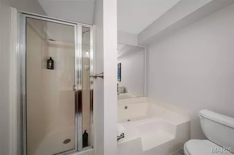 Bath - 1121 Claytonbrook Ct, Ballwin, MO 63011 photo 2 of 3