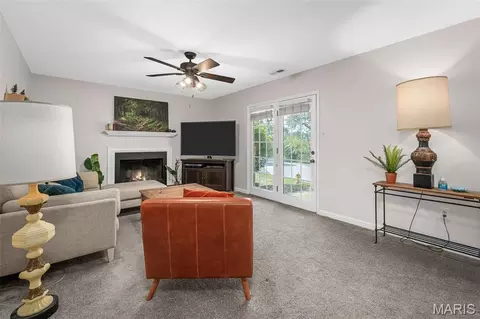 Living - 1121 Claytonbrook Ct, Ballwin, MO 63011 photo 1 of 2