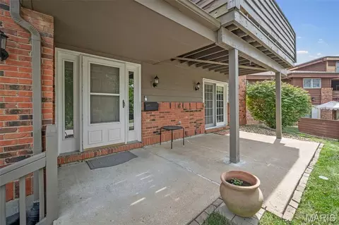 Exterior - 1121 Claytonbrook Ct, Ballwin, MO 63011 photo 3 of 6