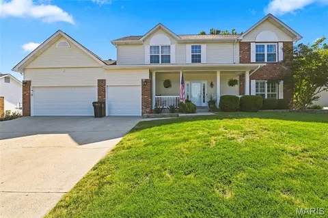 5576 Kellridge Ln, Saint Louis, MO 63128