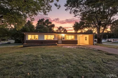 2540 Churchill Downs, Florissant, MO 63033
