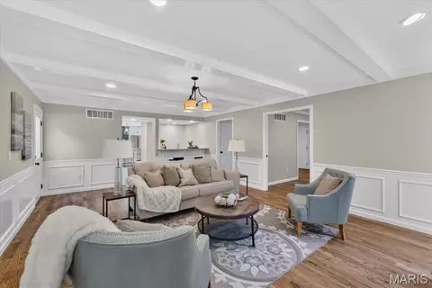 Living - 2131 Hickory Dr, Chesterfield, MO 63005 photo 2 of 5