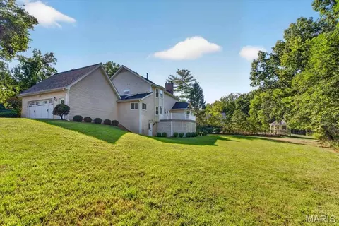 Exterior - 2131 Hickory Dr, Chesterfield, MO 63005 photo 2 of 3