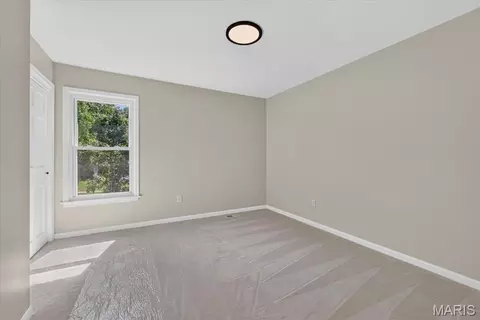 Bedroom - 2131 Hickory Dr, Chesterfield, MO 63005 photo 2 of 4