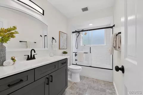 Bath - 2131 Hickory Dr, Chesterfield, MO 63005 photo 4 of 5