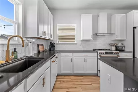 Kitchen - 9433 Vandervoort Ct, Crestwood, MO 63126 photo 2 of 11