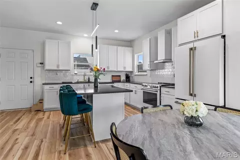 Kitchen - 9433 Vandervoort Ct, Crestwood, MO 63126 photo 6 of 11