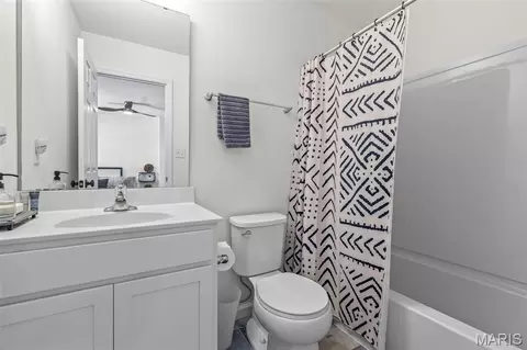 Bath - 9433 Vandervoort Ct, Crestwood, MO 63126 photo 5 of 8