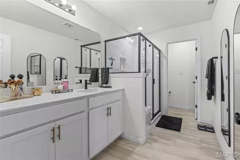 Bath - 9433 Vandervoort Ct, Crestwood, MO 63126 photo 4 of 8