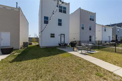 Exterior - 9433 Vandervoort Ct, Crestwood, MO 63126 photo 4 of 12