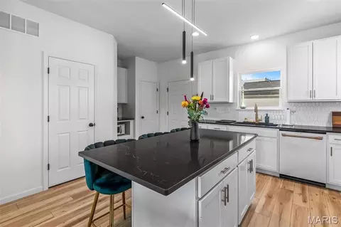 Kitchen - 9433 Vandervoort Ct, Crestwood, MO 63126 photo 7 of 11