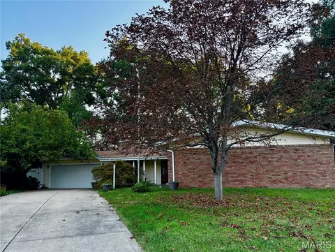 1639 Red Gate Ln, Saint Louis, MO 63146