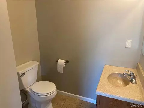 Bath - 56540 Mcfall Pl, Hannibal, MO 63401 photo 1 of 3