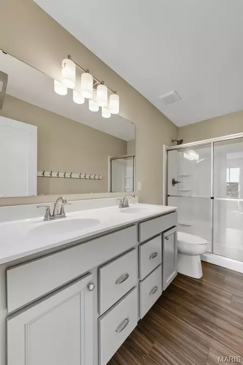 Bath - 345 Newbridge Way, O'fallon, MO 63368 photo 2 of 4