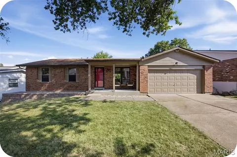 2675 Victron Dr, Saint Louis, MO 63129