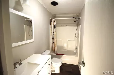 Bath - 409 Cheyenne Ln, Wright City, MO 63390 photo 5 of 5