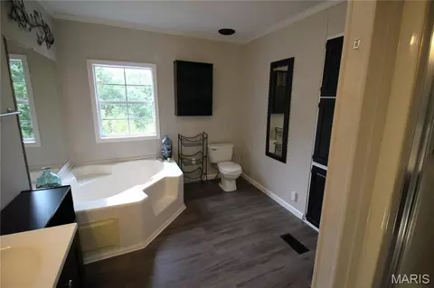 Bath - 409 Cheyenne Ln, Wright City, MO 63390 photo 2 of 5