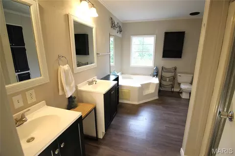 Bath - 409 Cheyenne Ln, Wright City, MO 63390 photo 1 of 5